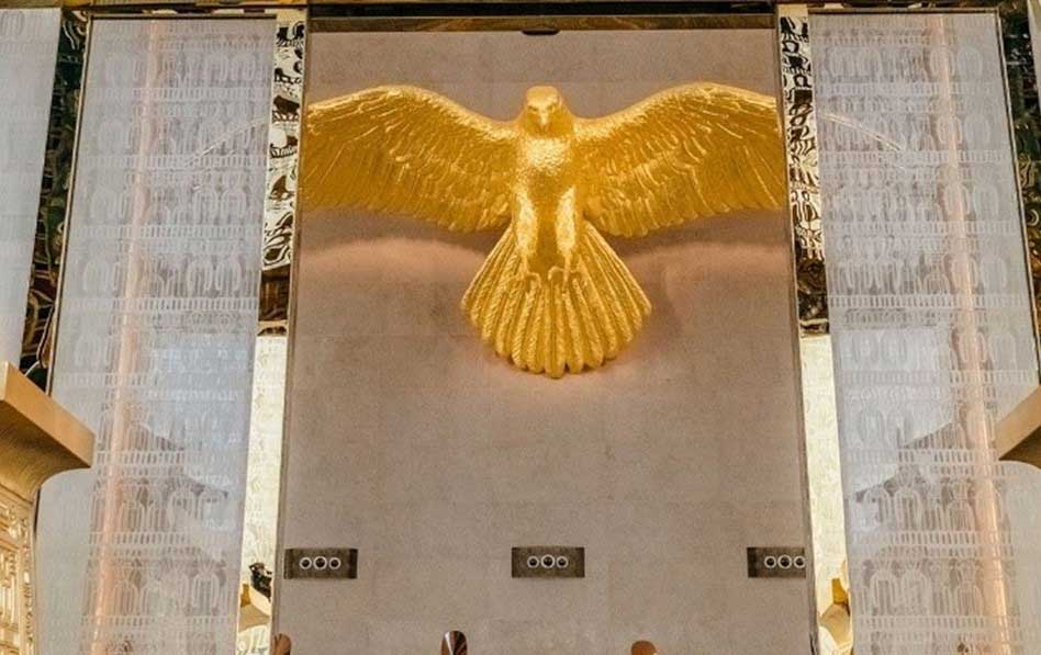 Gold Obleisk Sofitel Dubai.jpg